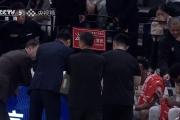 开云体育-联赛中领头羊球队遭遇一场惨败