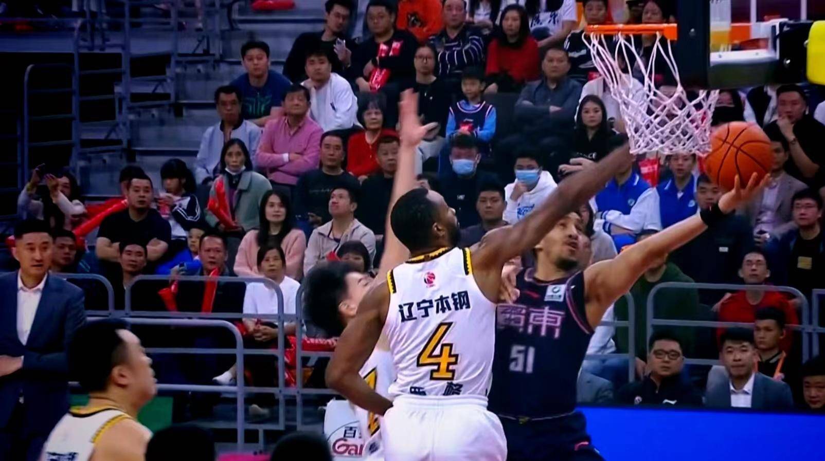 包含辽宁队抢下榜首宝座，实力有目共睹的词条