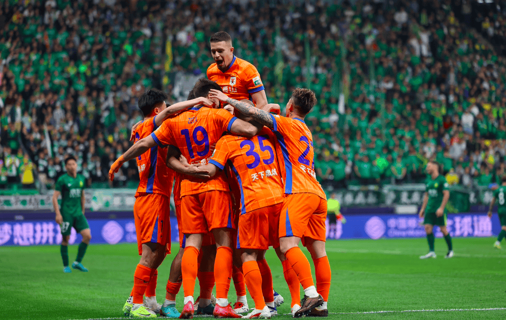 强强碰撞：豪门对决，球员展现技术实力的简单介绍