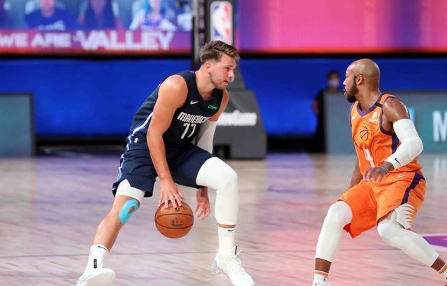 临危不乱,领袖球员发挥稳健的简单介绍 临危不乱,领袖球员发挥稳健的简单介绍