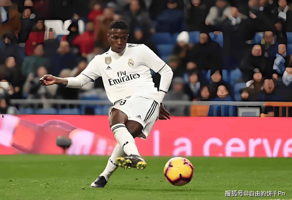 皇家马德里前锋加盟曼联,球迷期待再度辉煌的简单介绍 皇家马德里前锋加盟曼联,球迷期待再度辉煌的简单介绍