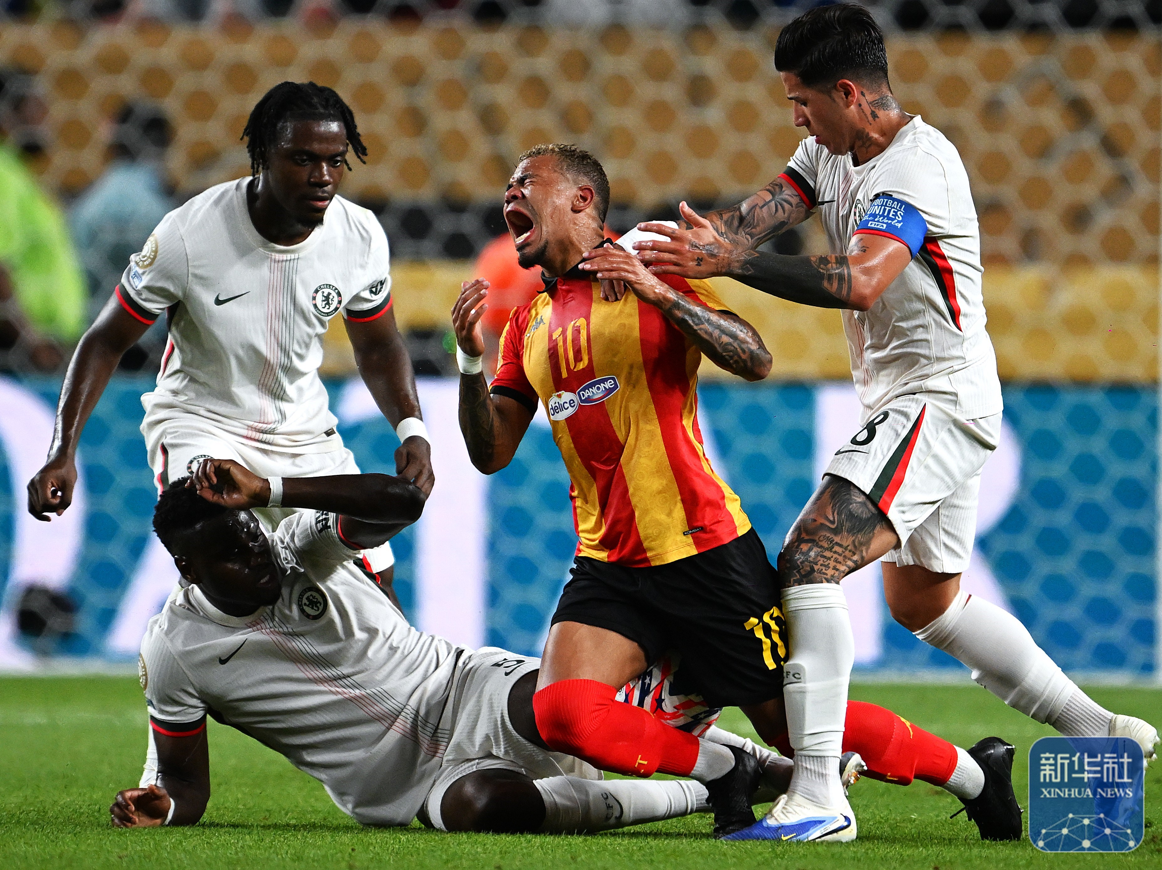 一场激烈的比赛中突围,获得宝贵的胜利的简单介绍 一场激烈的比赛中突围,获得宝贵的胜利的简单介绍