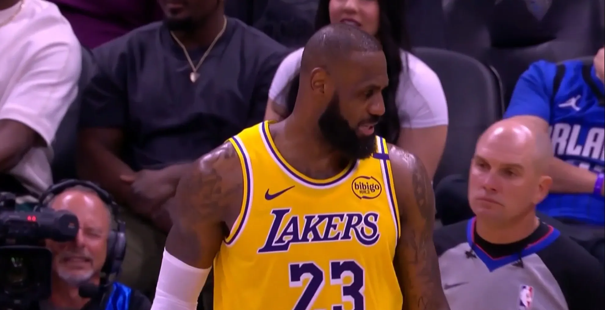 关于湖人主场惨淘雄鹿,詹姆斯空砍38分的信息 关于湖人主场惨淘雄鹿,詹姆斯空砍38分的信息