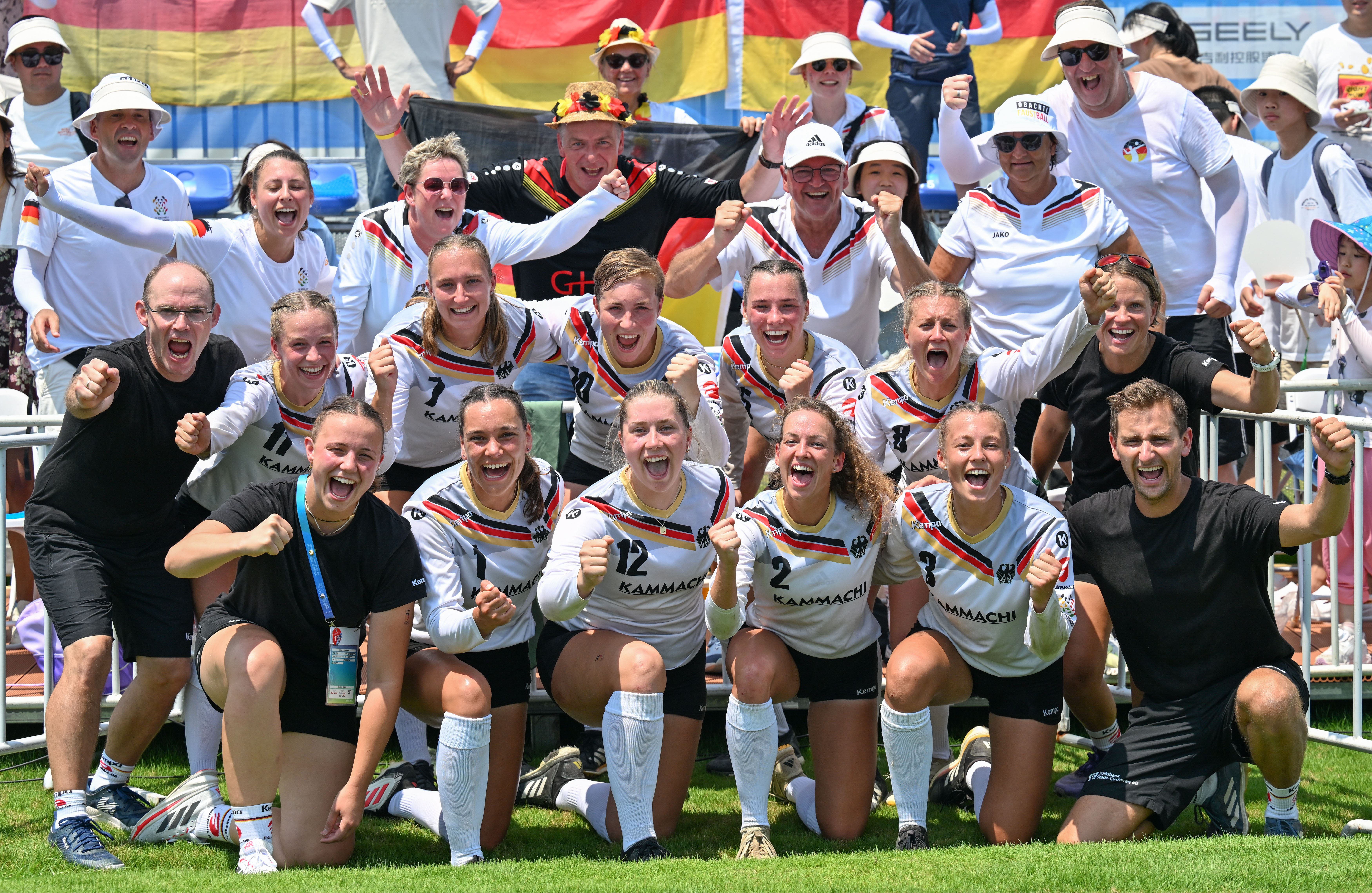 奥地利队逆转德国队，马龙统治全场