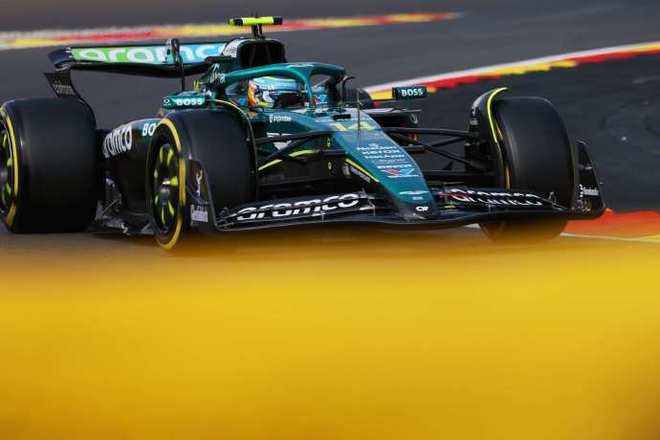 雷诺车队险胜红牛车队,阿隆索统治全场 雷诺车队险胜红牛车队,阿隆索统治全场