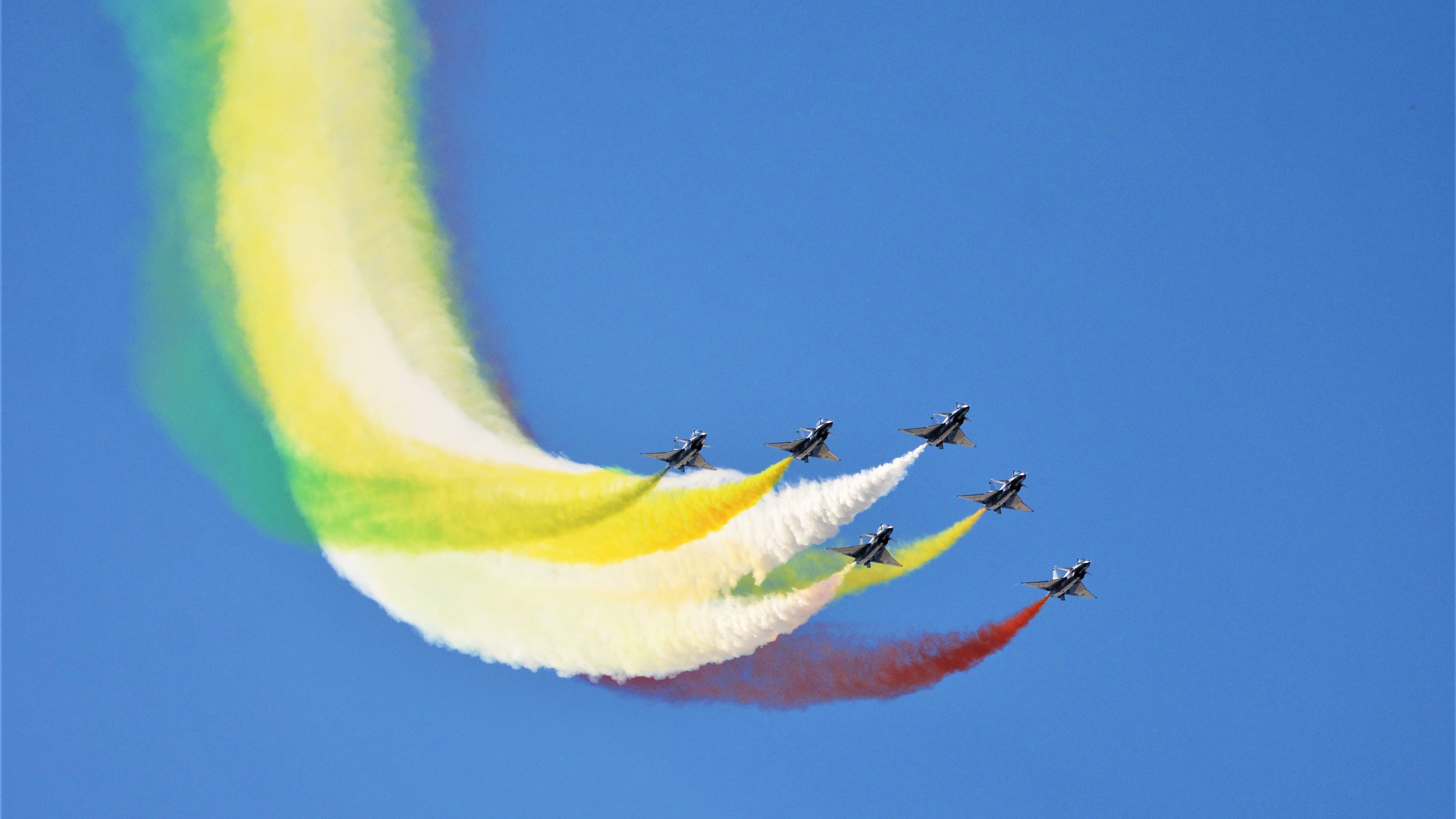 中国资本收割西班牙足坛，姆巴佩稳定输出诠释现代足球新范式