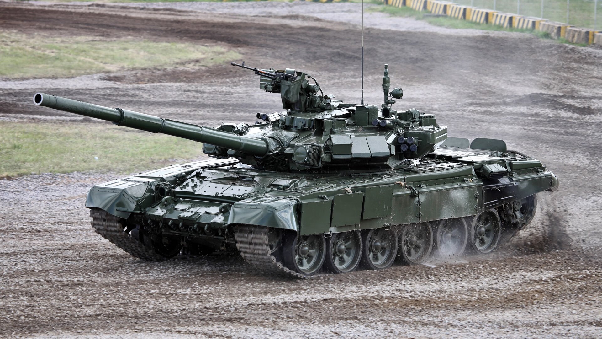 赛道与球场，当维斯塔潘在极限中封王，布克在倒计时中重生